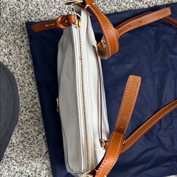 Dooney & Bourke White and Tan Shoulder Bag - Picture 7 of 8